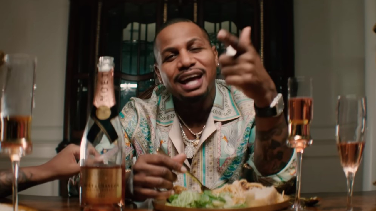 AZ flambe dans le clip de "This Is Why"