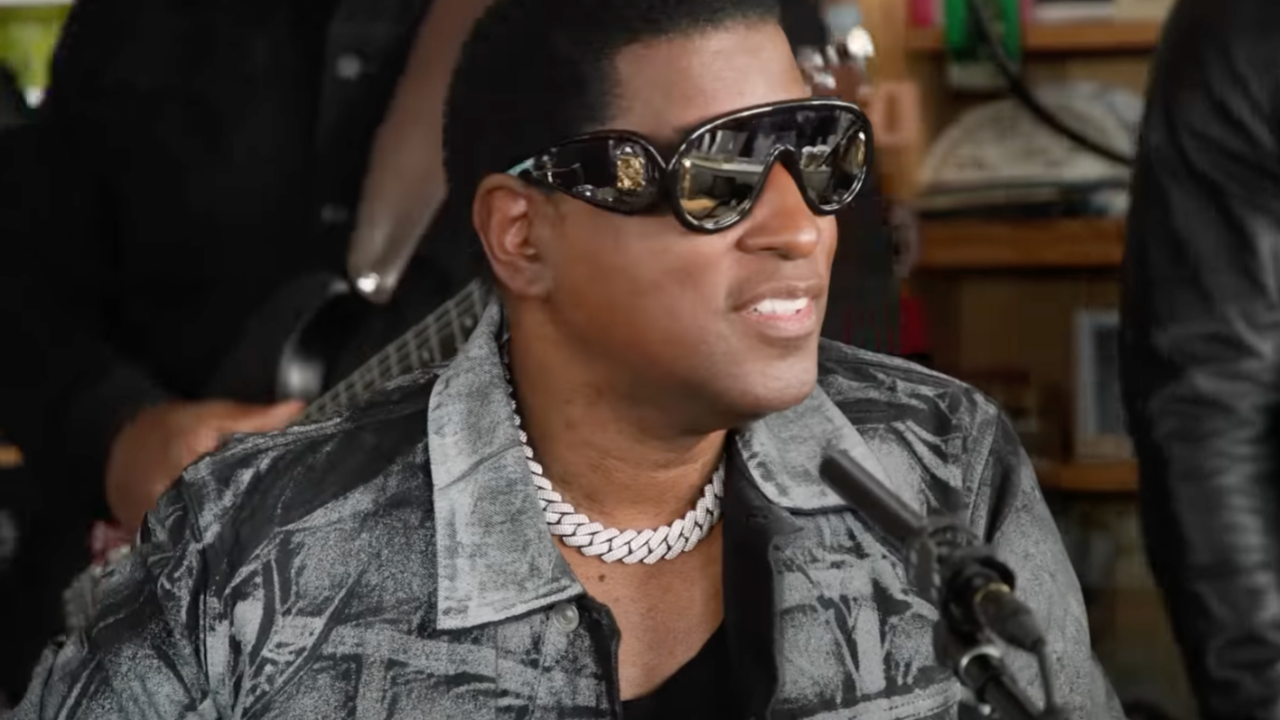 Babyface impressionne dans le Tiny Desk Concert