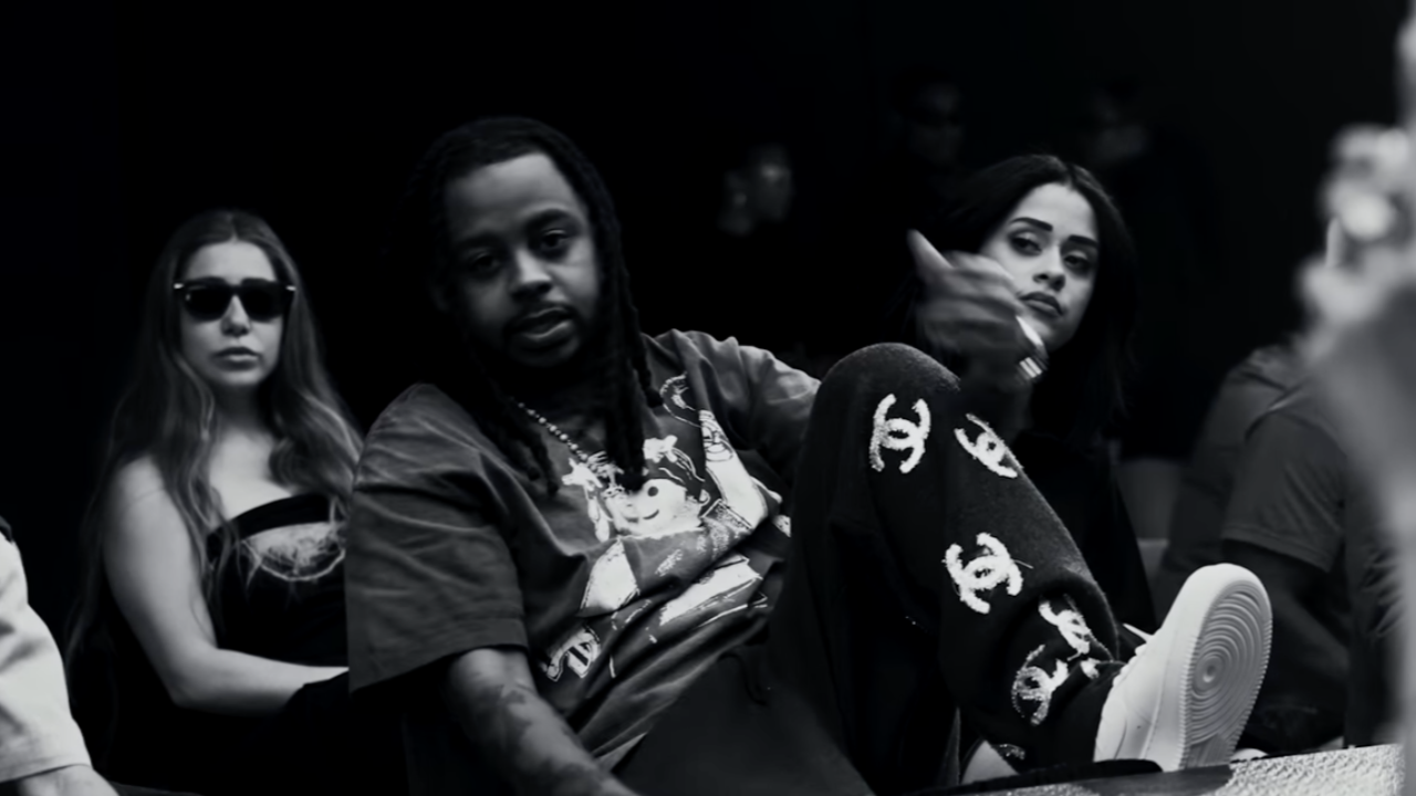 Babyface présente son défilé de mode dans "Donda Bag"