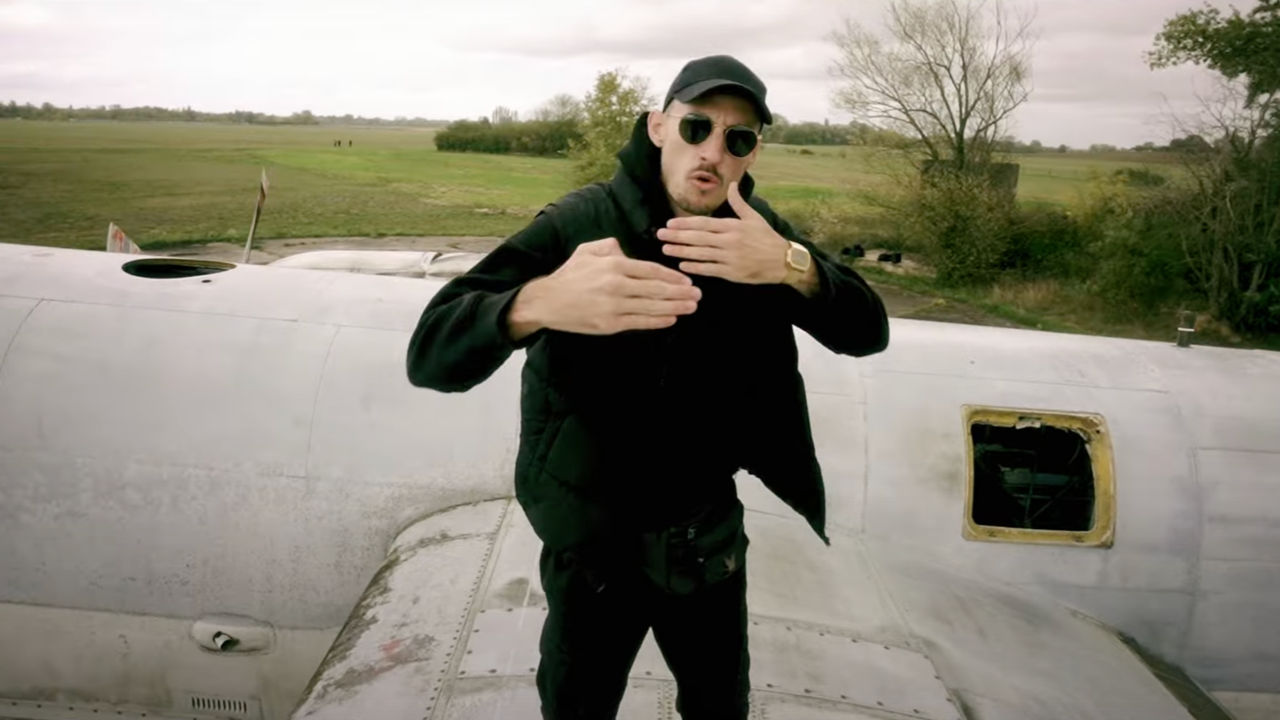 Babz balance un nouveau single : "Cockpit" Babz balance un nouveau single : "Cockpit"