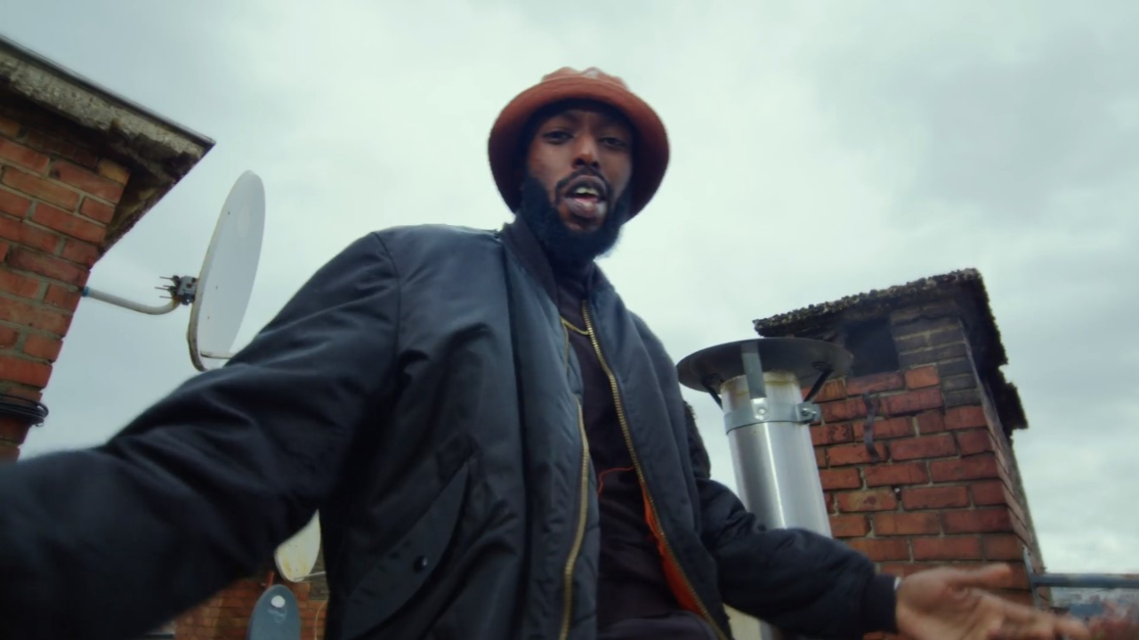 Bakari déroule dans "Supernova"