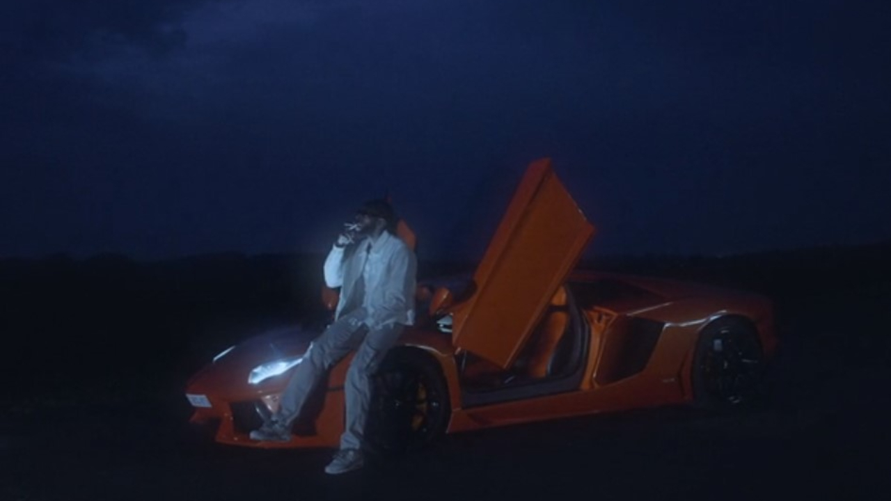 Bakari frappe fort avec "Maintenant"