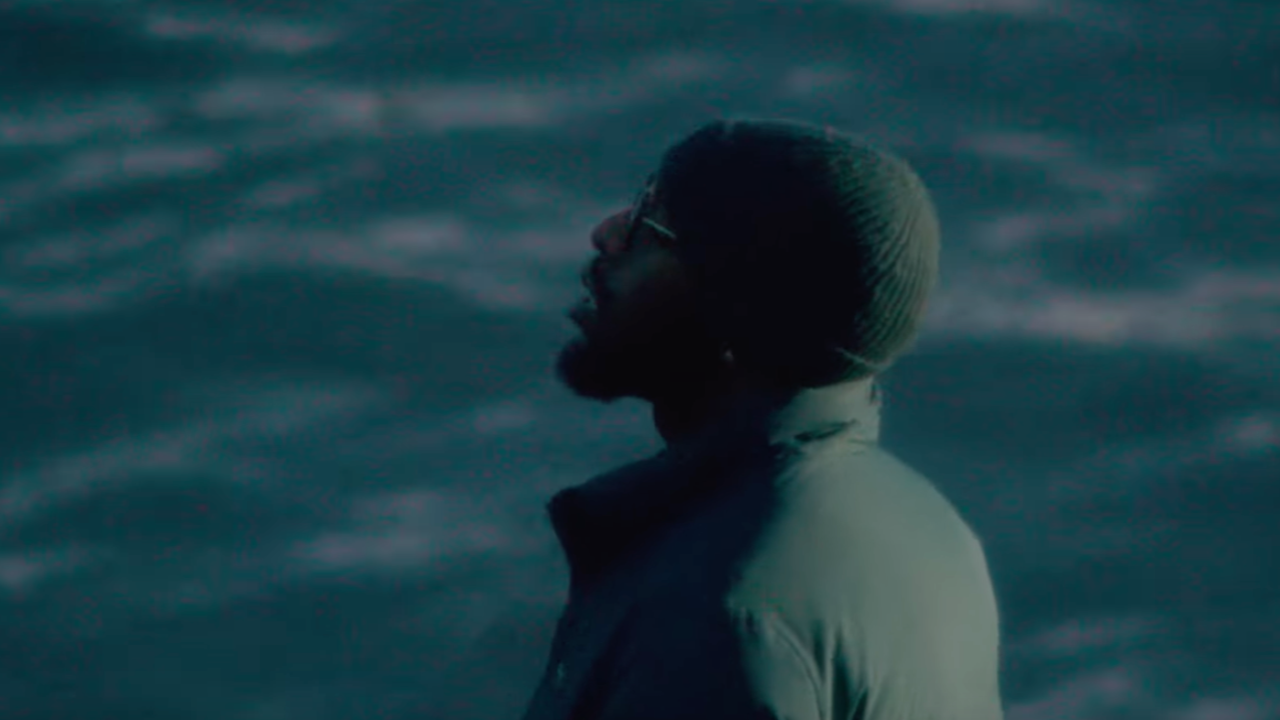 Bakari provoque la chance dans "Zhar".