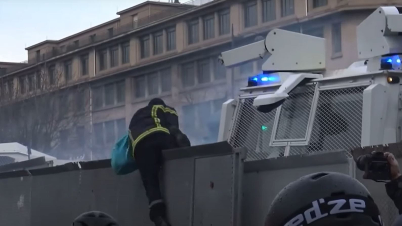 Benab livre le puissant clip de "Ma France"