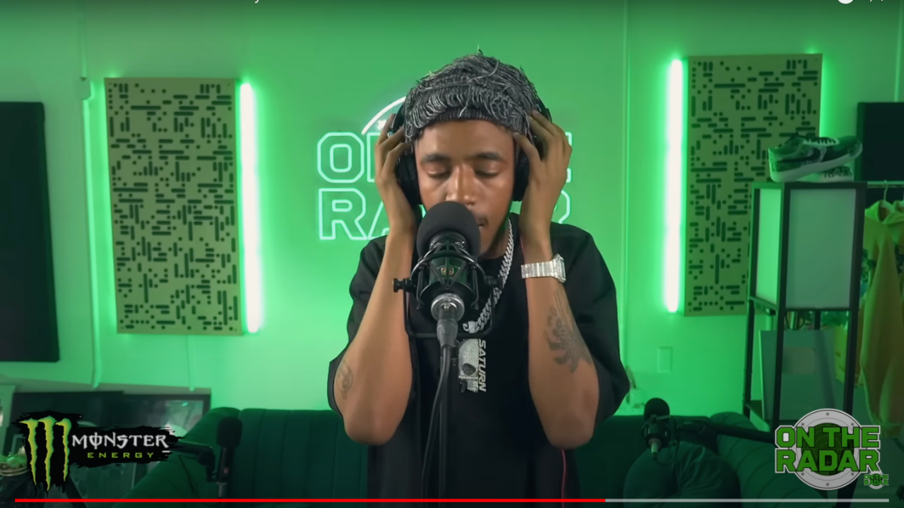 Bu$hi balance un freestyle bouillant pour les Américains de "On The Radar" Bu$hi balance un freestyle bouillant pour les Américains de "On The Radar"