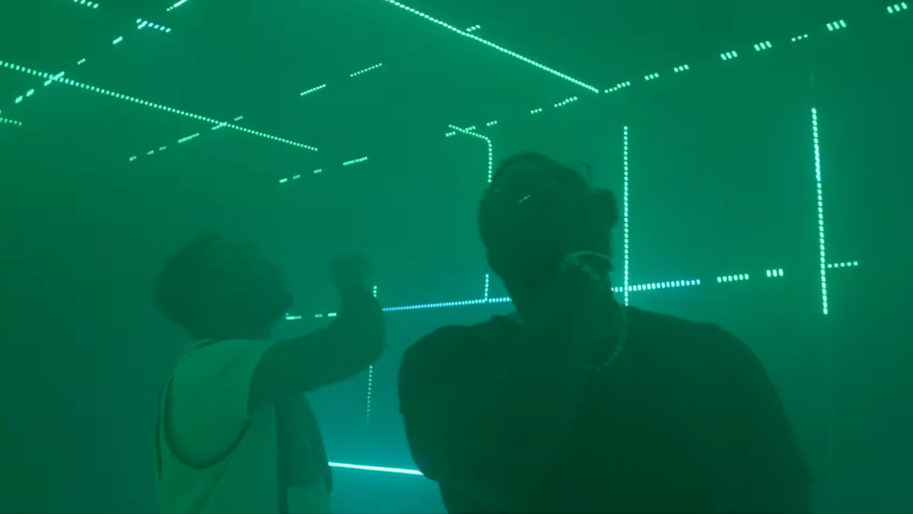 C4 Family interprète "Problème" chez Tha Cage