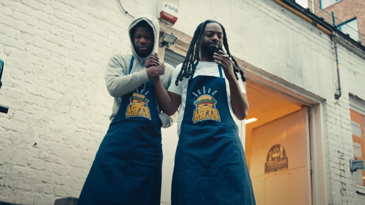 Cash Crime en train de cook fort dans "Quelqu'un veut un hamburger ?" Cash Crime en train de cook fort dans "Quelqu'un veut un hamburger ?"