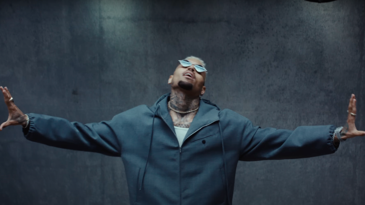 Chris Brown invite Davido et Lojay sur "Sensational"