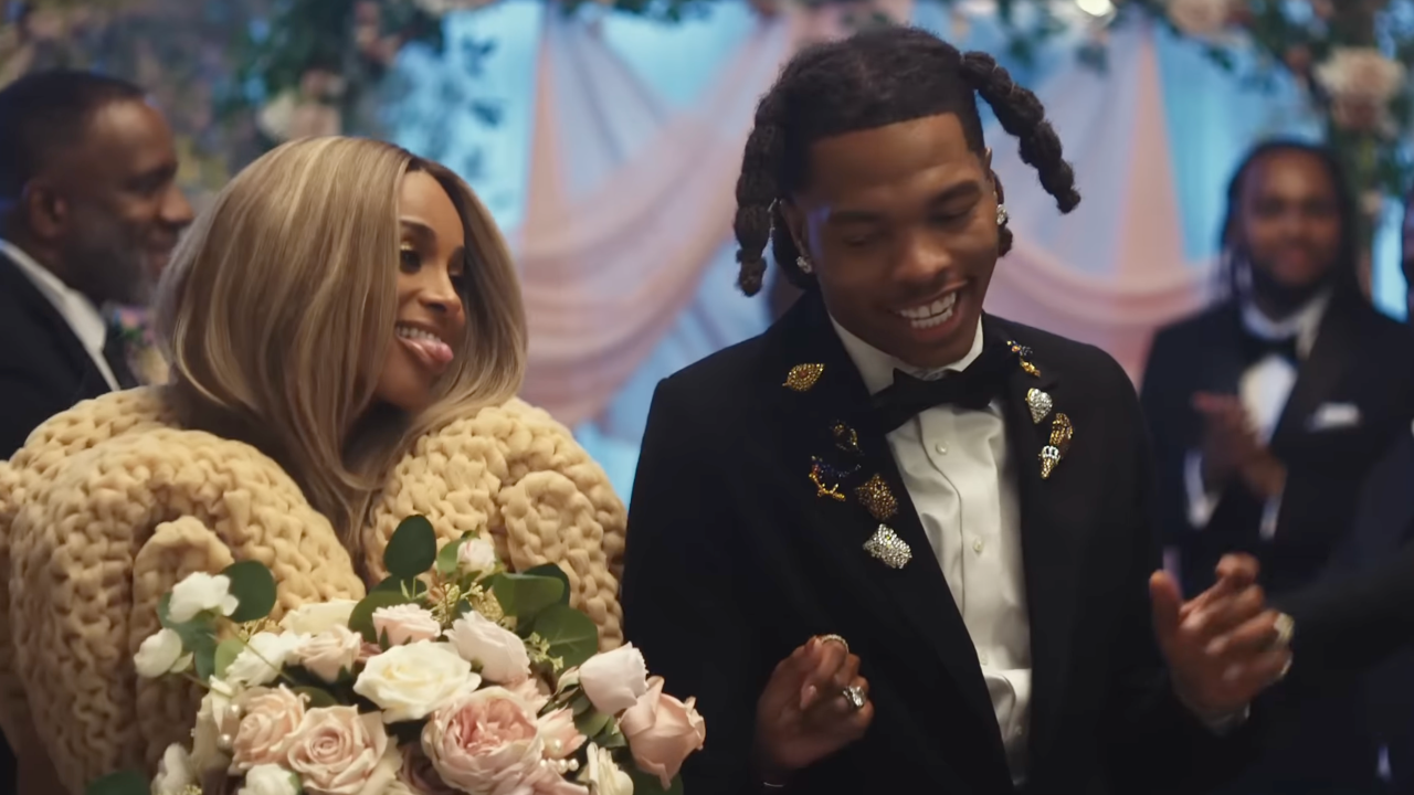 Ciara et Lil Baby sont témoins d'un mariage dans "Forever" Ciara et Lil Baby sont témoins d'un mariage dans "Forever"