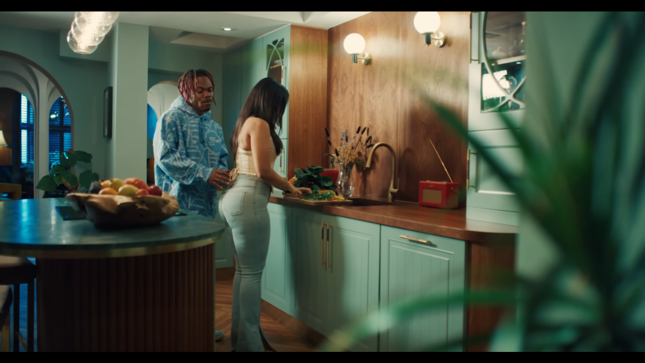 Ckay prend un max de refouls dans "By Now"