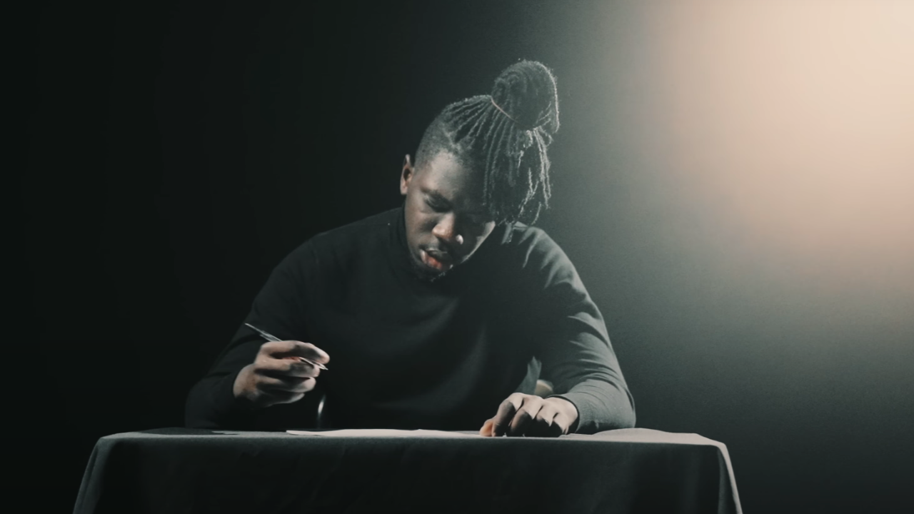 Dadinho clippe "Toute l'année"