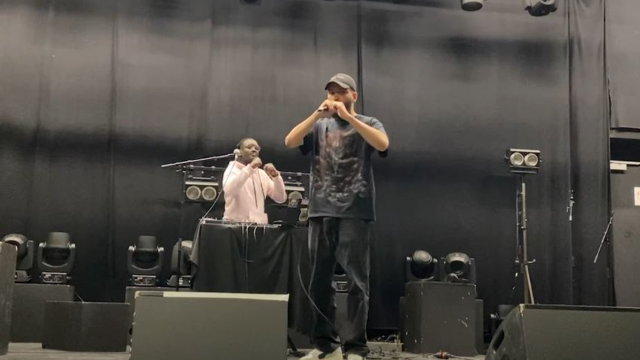 Daiss avec Kurtys pour le clip de "Laisser faire" Daiss avec Kurtys pour le clip de "Laisser faire"