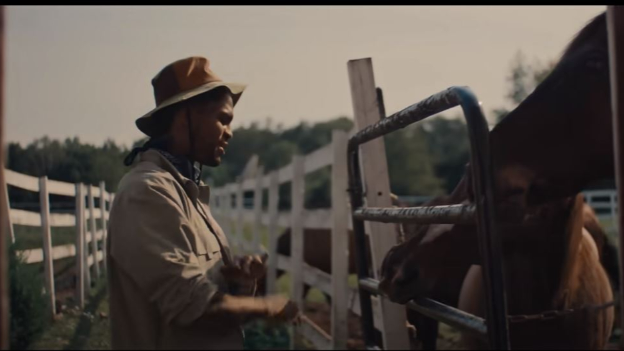 Dave East prend l'air dans "Thru The Mud".