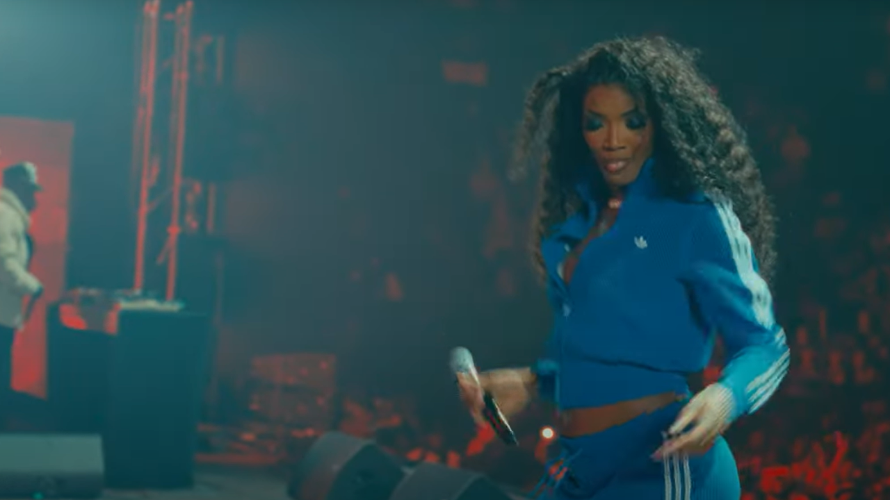 Davinhor ambiance l'Accor Arena avec "Petit à Petit"