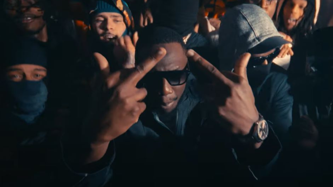 Decimo kicke fort dans "Opening 1"