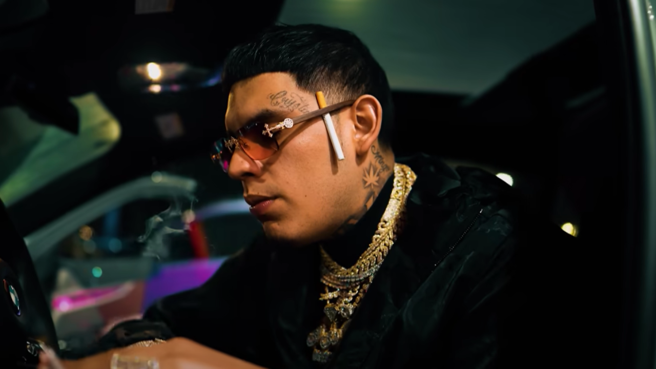 DeeBaby  se vante dans "Can't Tell Me"