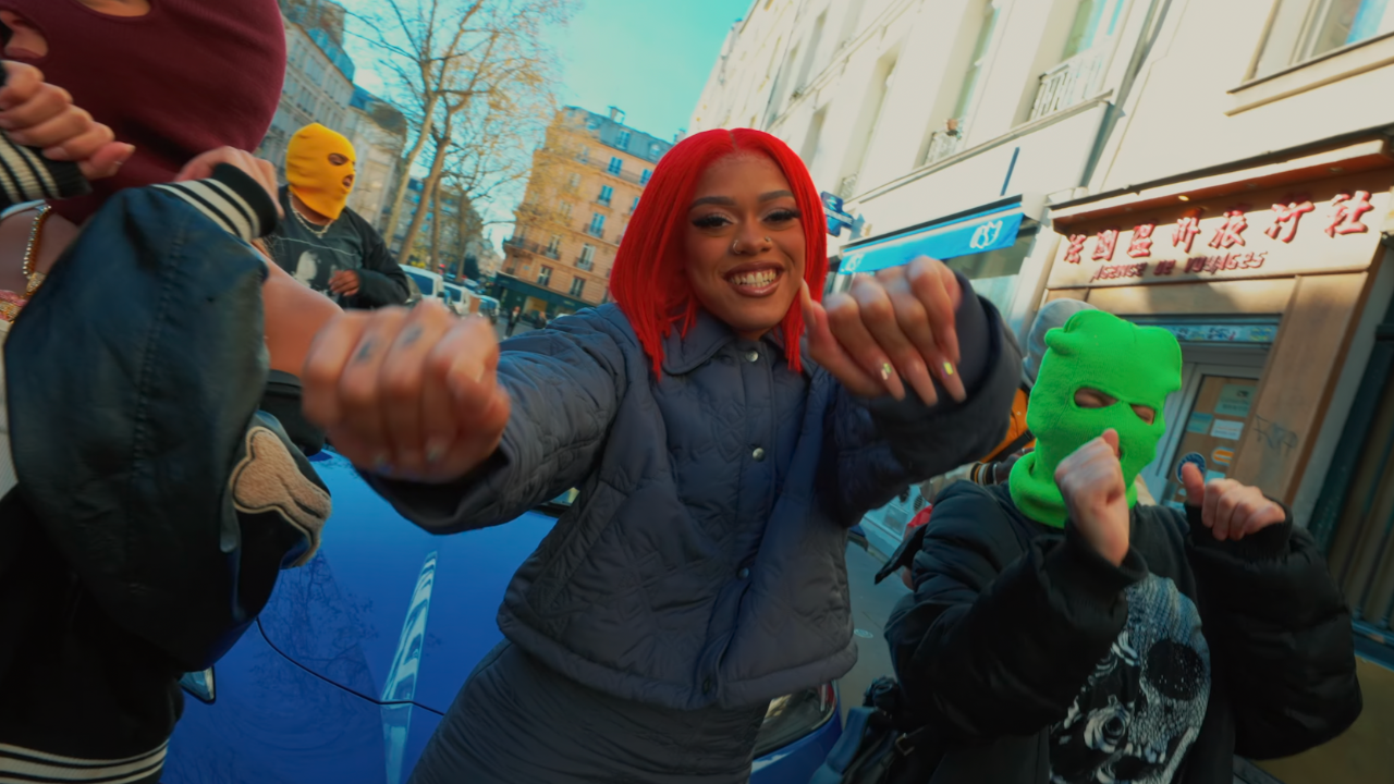 Dessplora alterne entre rap et mélodie sur "BB"