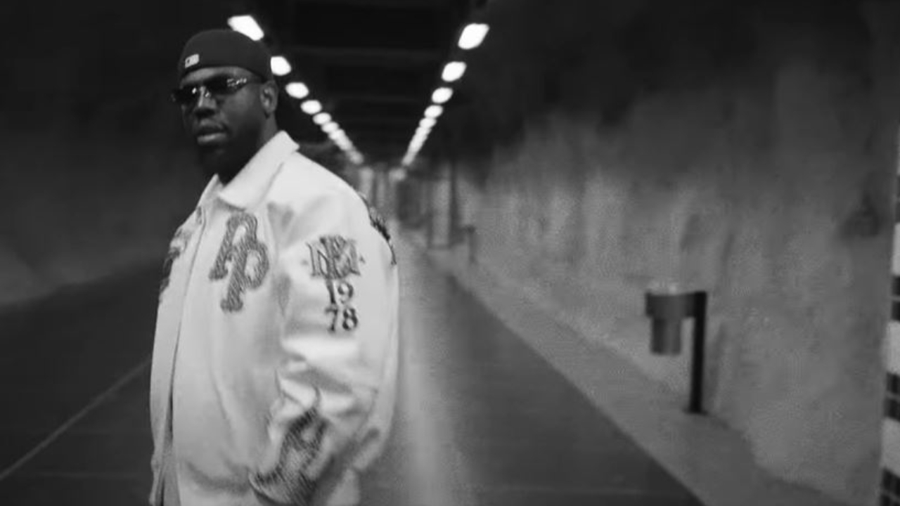 Dinos en démonstration dans les clips de "93 BPM" et "La Janaza d'un Frère"