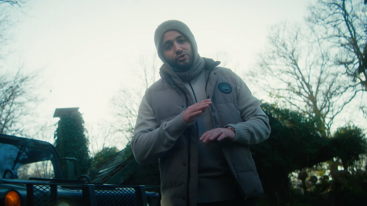 Djadja & Dinaz posent "Les bases" et construisent le clip qui détonne Djadja & Dinaz posent "Les bases" et construisent le clip qui détonne