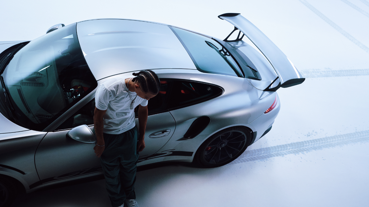 Favé ride au volant de sa "Mc Laren" Favé ride au volant de sa "Mc Laren"