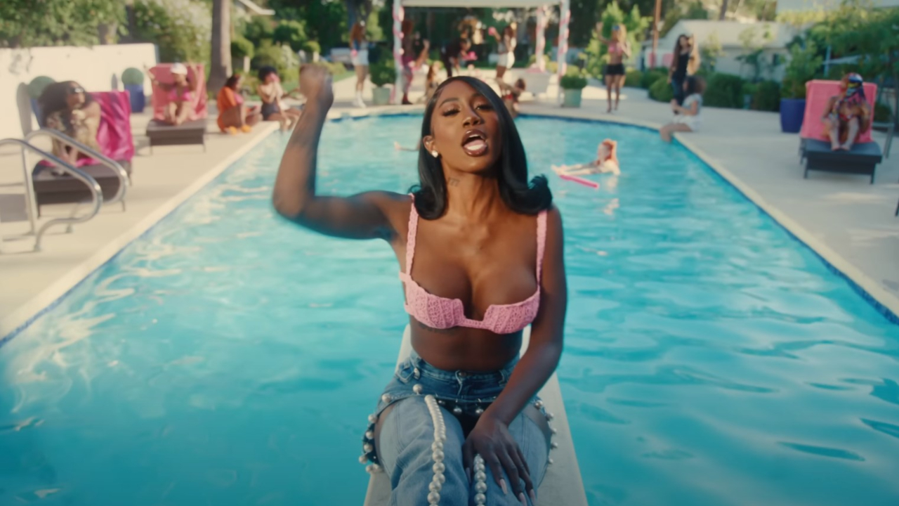 Flo Milli te souhaite la bienvenue dans son "BGC"