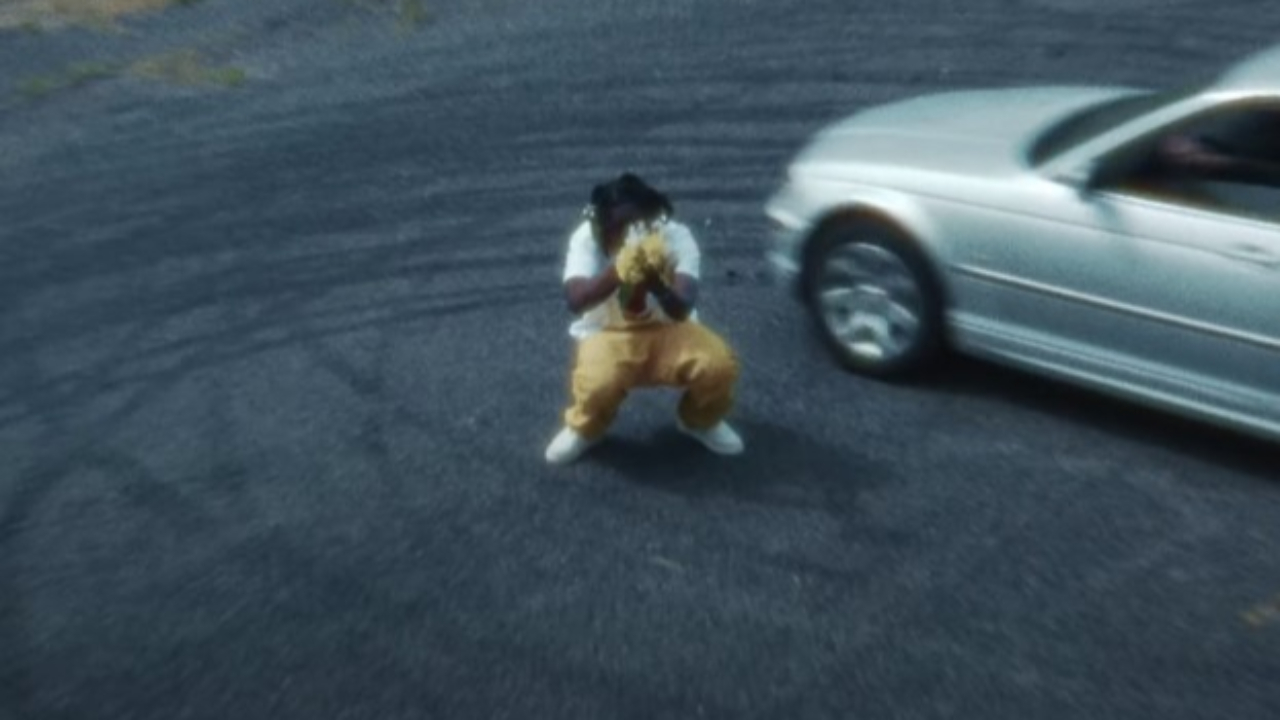 Genezio envoie un OVNI avec "Dans Mon Monde" Genezio envoie un OVNI avec "Dans Mon Monde"