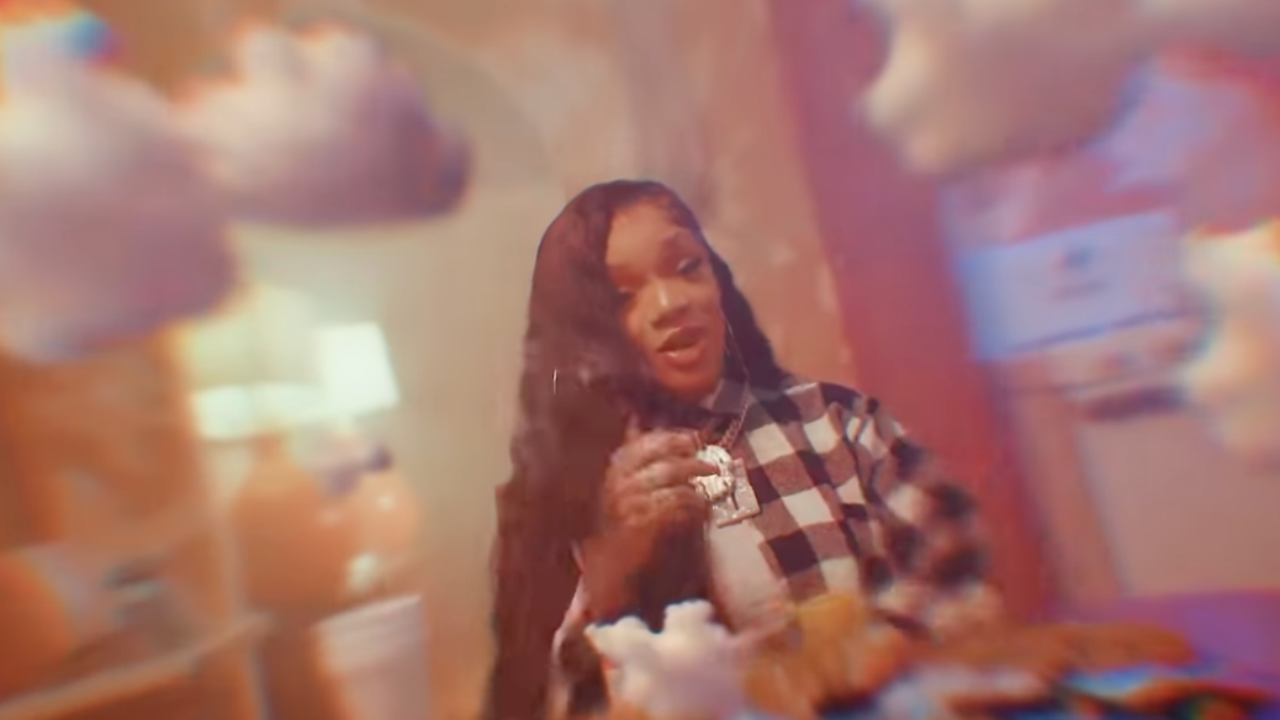 GloRilla découpe tout sur "High AF"