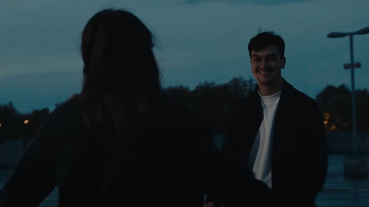 Gros Mo reste éveillé "Toute la Noche"