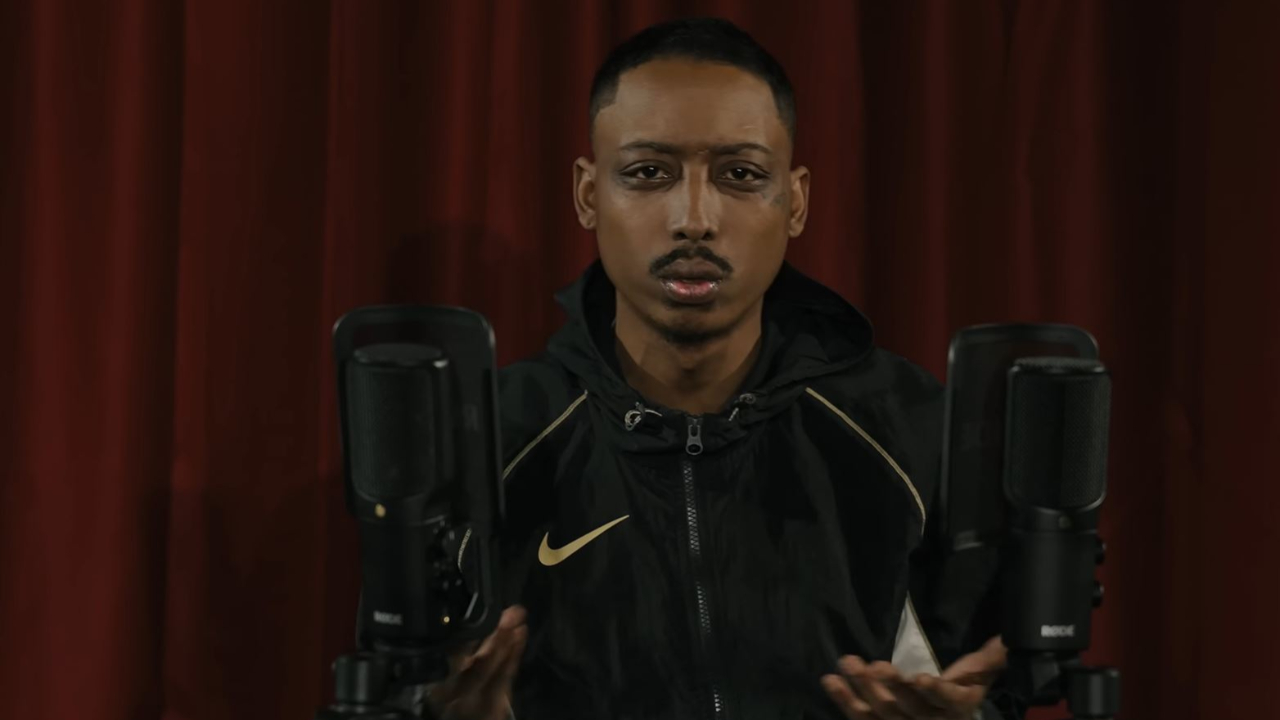 Guizmo en conférence de presse, il nous parle des "Fardeaux du Renard"