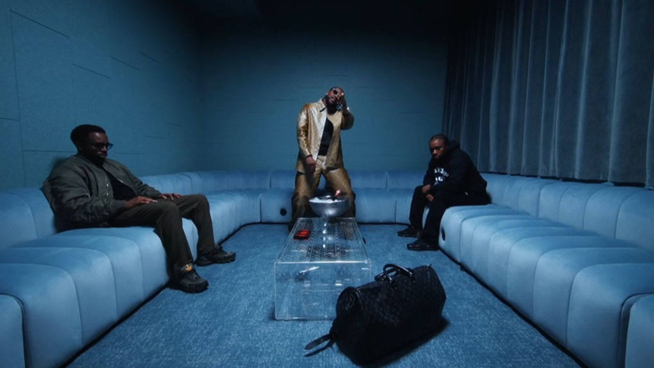 Guy2Bezbar en plein flex dans "Ros&eacute;"