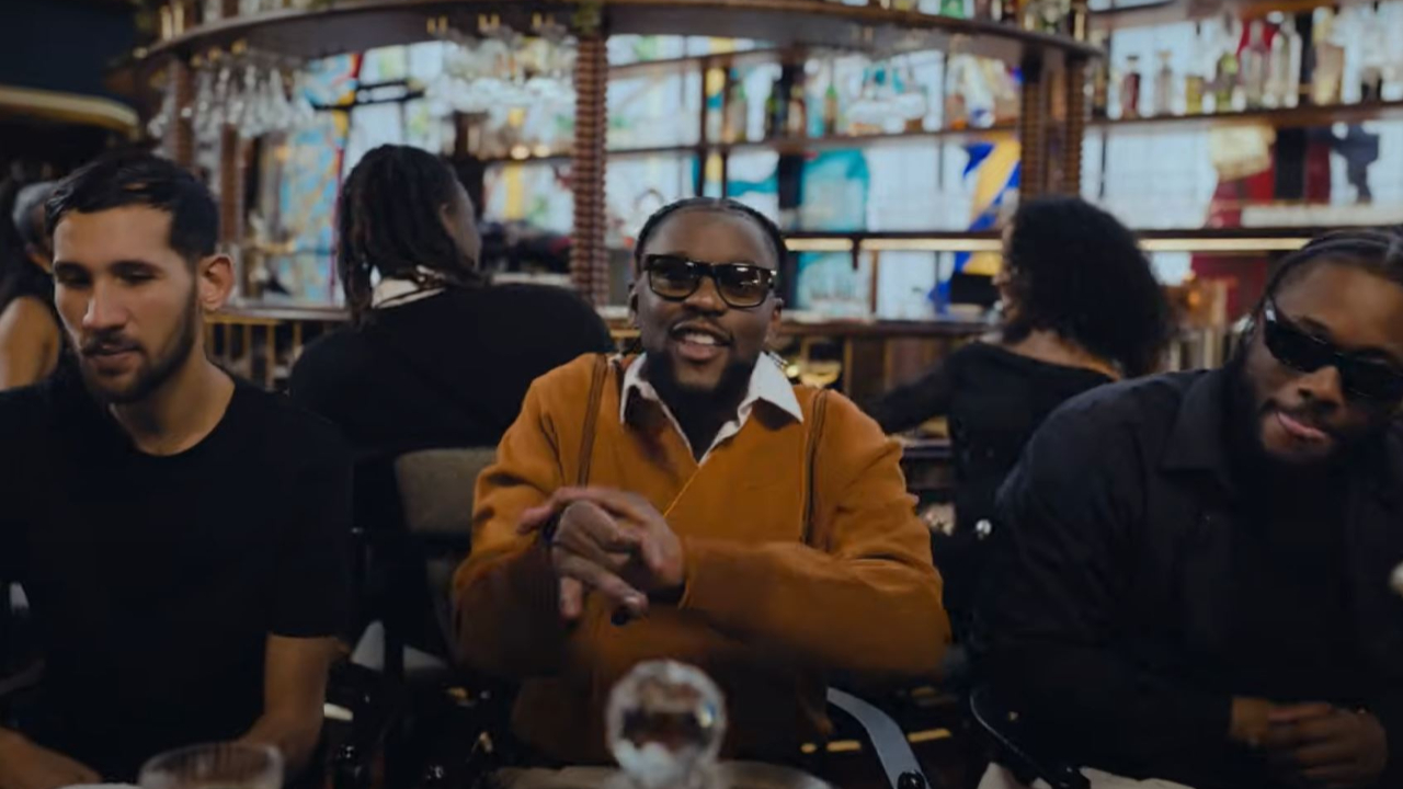 Guy2Bezbar signe encore un tube avec "Sangote"