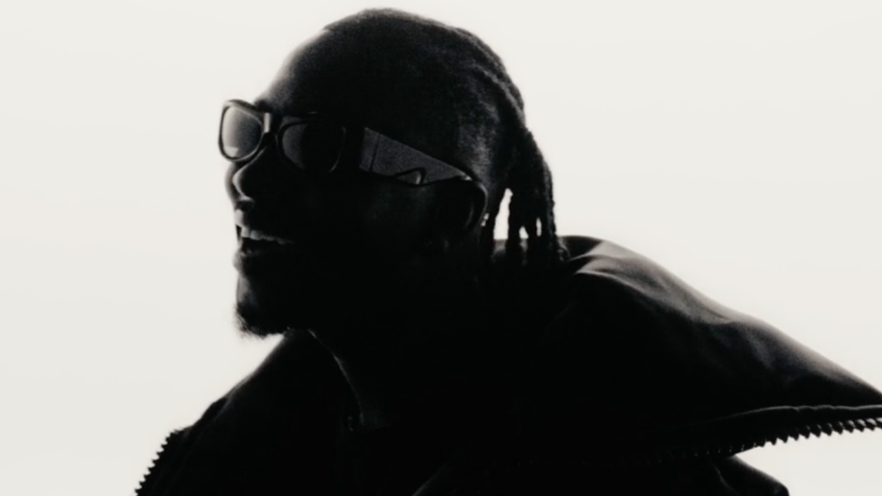 Harley chante son hymne dans "Party Anthem"