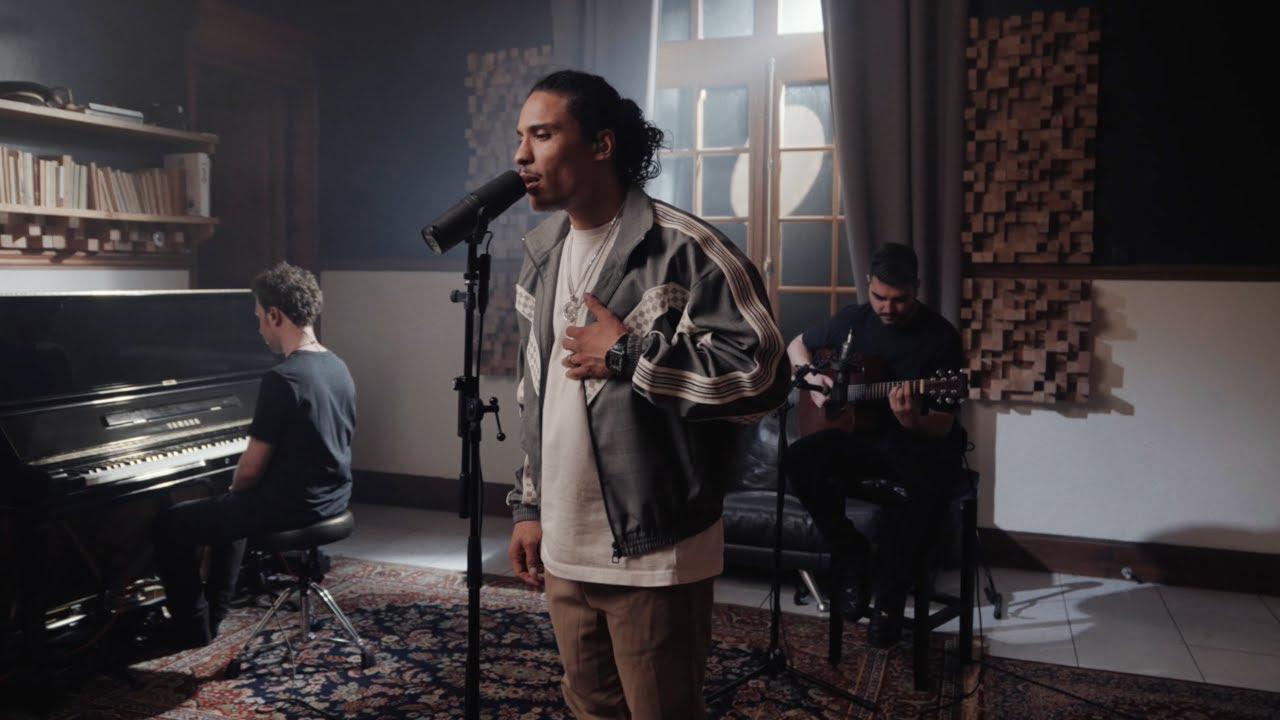 Hatik en session live pour interpréter "Shoot"