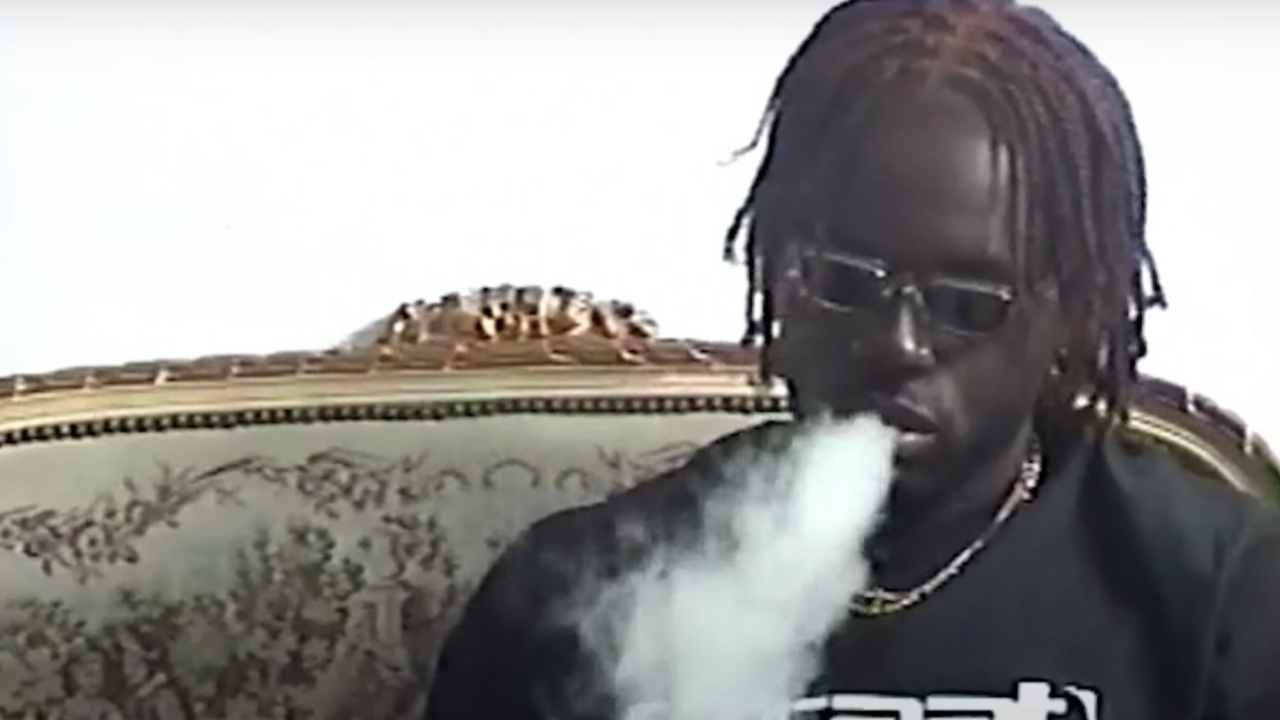 Huntrill découpe sur l'instru de Booba dans "R.E.P freestyle"