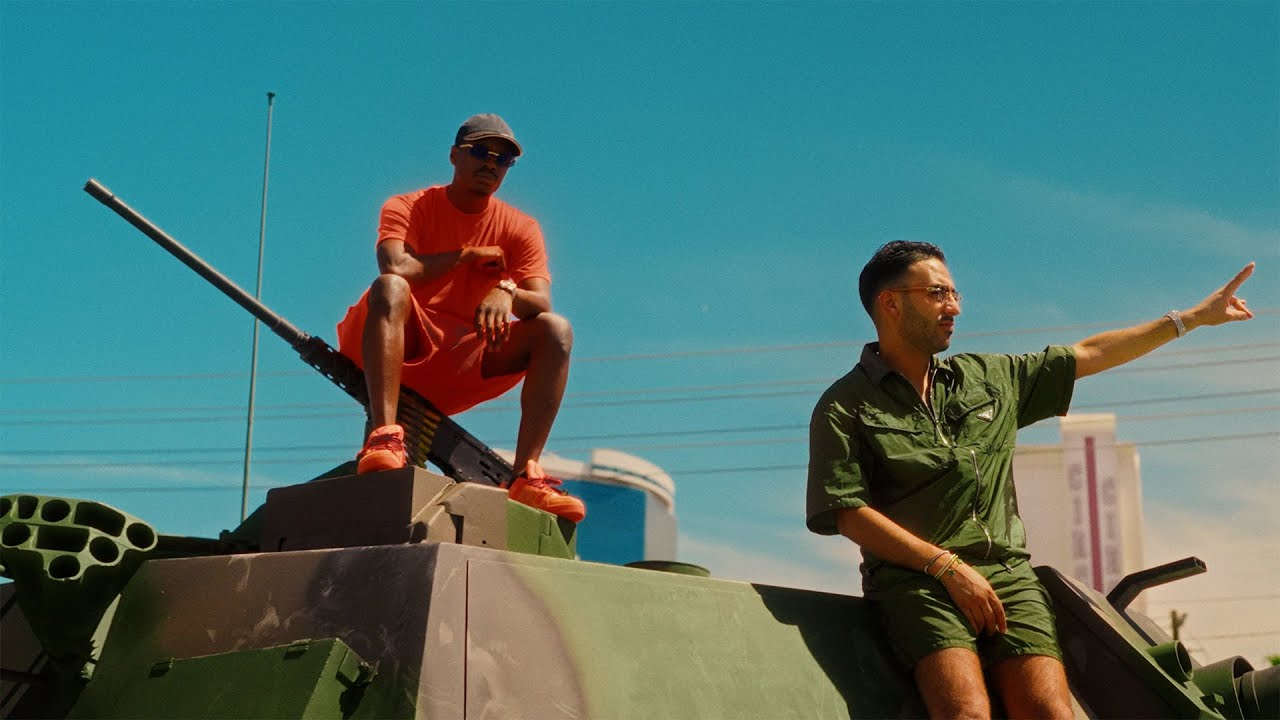 Husse l'Enfoiré nous donne un avant-goût d'été dans "Mélanine"