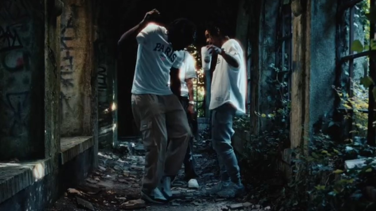 i300 et Bu$hi en mode kickage sur "Dans mon assiette" i300 et Bu$hi en mode kickage sur "Dans mon assiette"