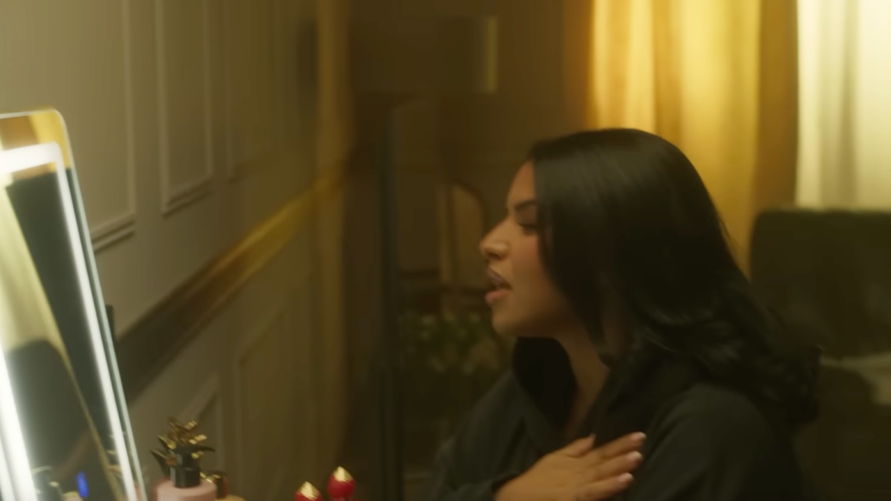 Imen Es est "Derrière toi"