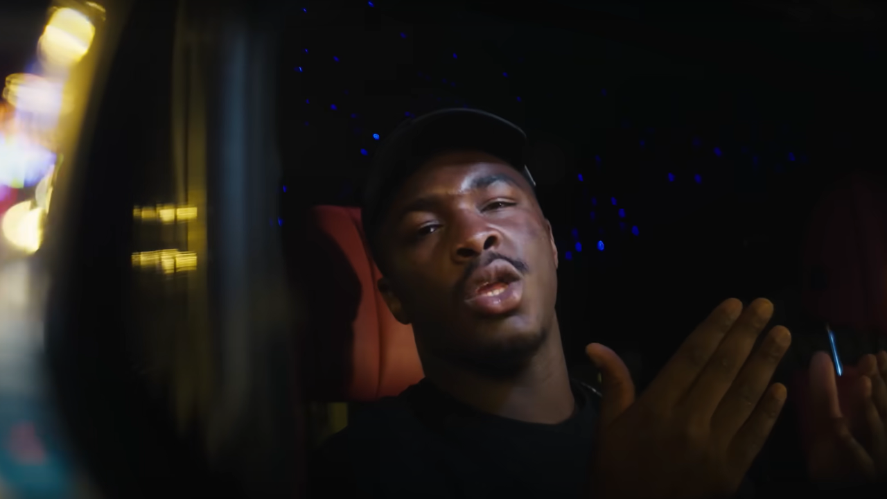 ISS tout en loveur dans "Diamant Rouge"