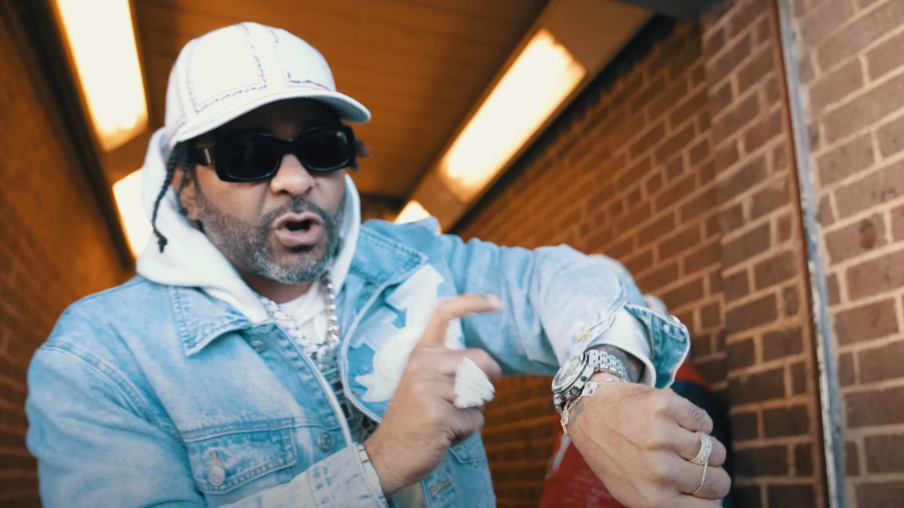 Jim Jones et Hitmaka font danser la foule avec "If You Want Me to Stay"