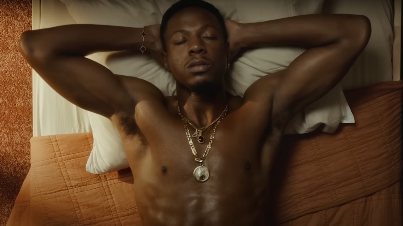 Joey Bada$$ tombe amoureux dans "Fallin'" (et nous aussi)