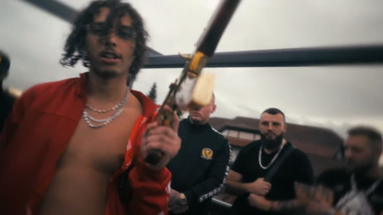 Jolly découpe dans son "Classe G"