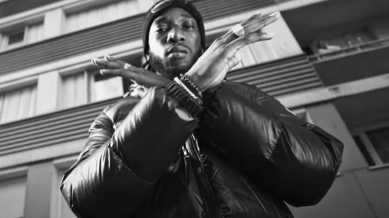 Kamas Skuh fait gaffe à la "Skoda" qui tourne