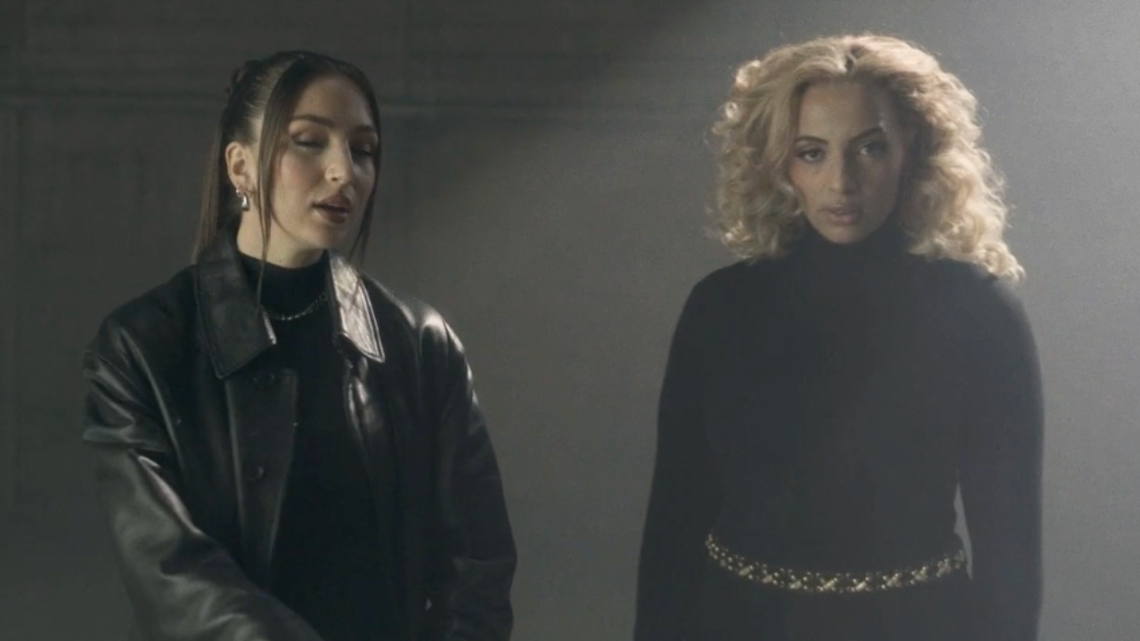 Kayna Samet est "Une femme"