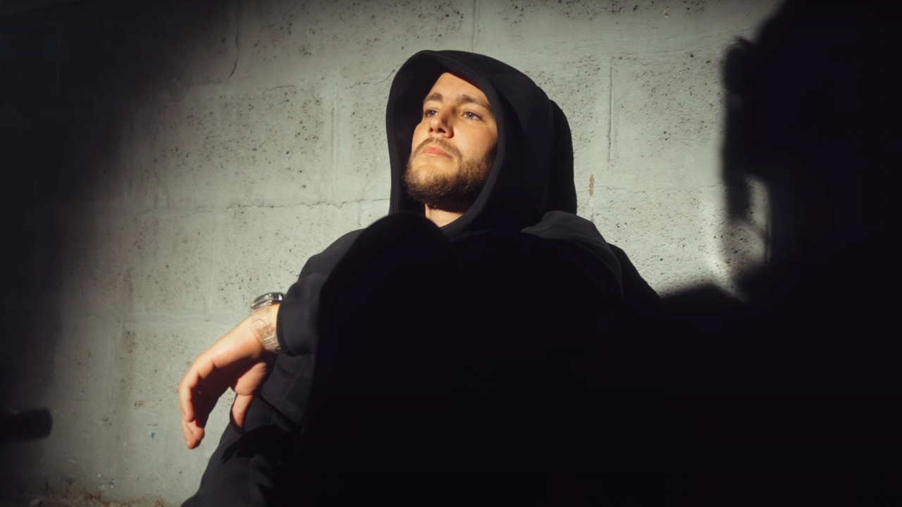 L'Allemand donne "Le Go" L'Allemand donne "Le Go"