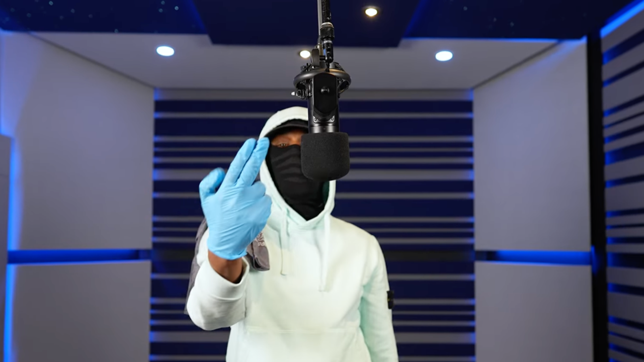 La F balance un freestyle puissant Pour "Plugged In" La F balance un freestyle puissant Pour "Plugged In"