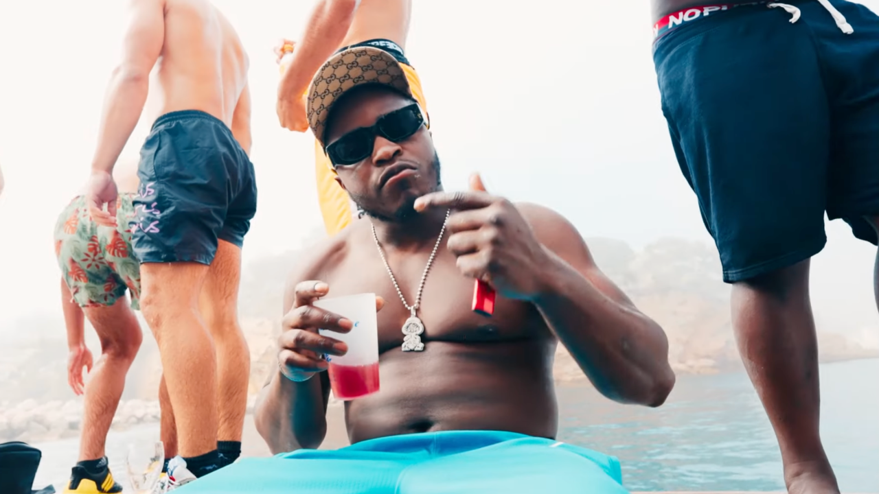 Landy en mode good vibes dans son nouveau single, "Encore plus"