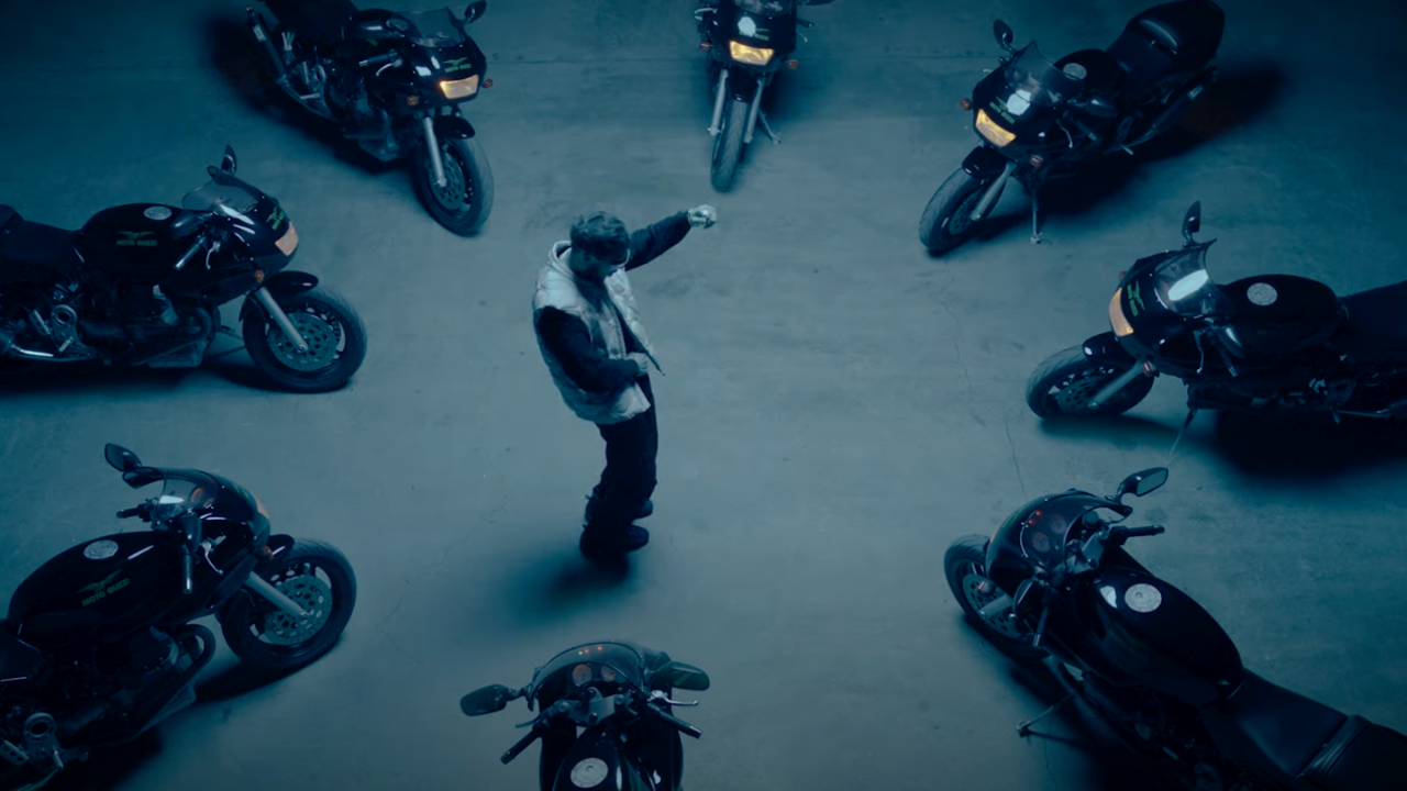 Lapostroz  a les dents serrées comme un Piranha dans "GRAVVITE "