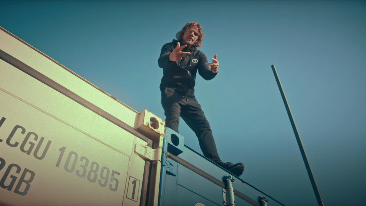 Lesram annonce son premier album avec "Du mieux que j'ai pu" Lesram annonce son premier album avec "Du mieux que j'ai pu"