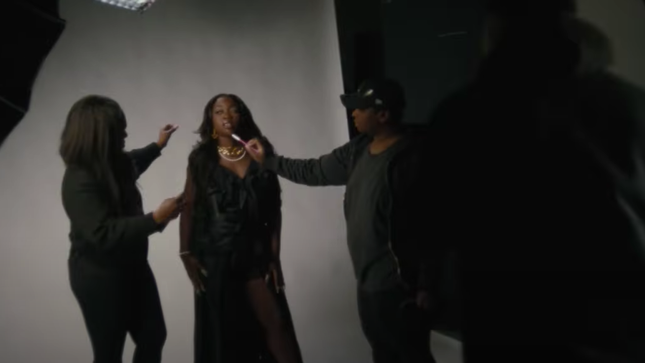 Leys se sent charismatique dans "Concu"