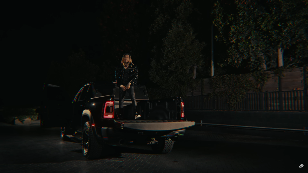 Lil Durk is "Hanging with Wolves" Lil Durk is "Hanging with Wolves"